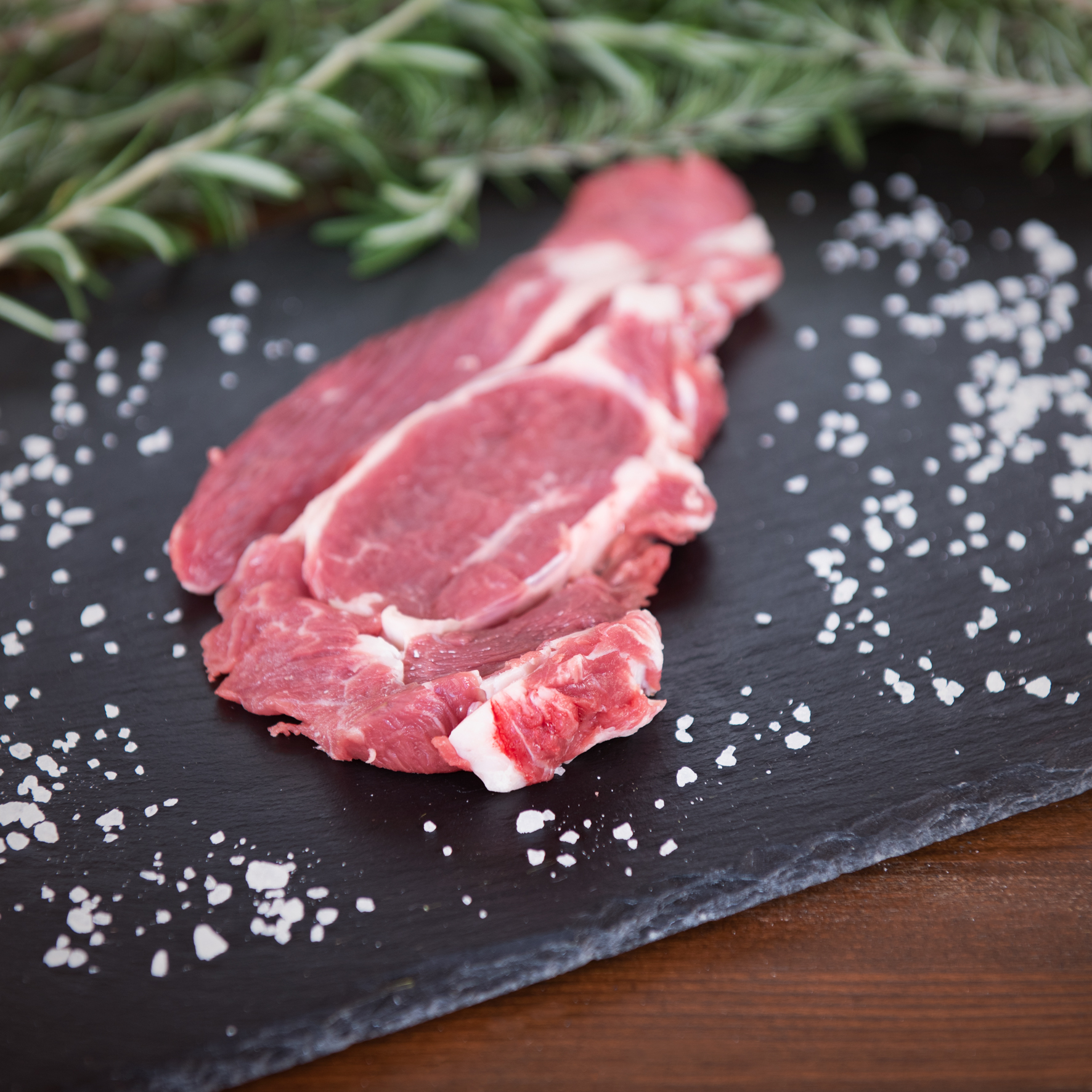 Tenuta Ara del Tufo Pezzata Rossa Costate Vitello Fresche