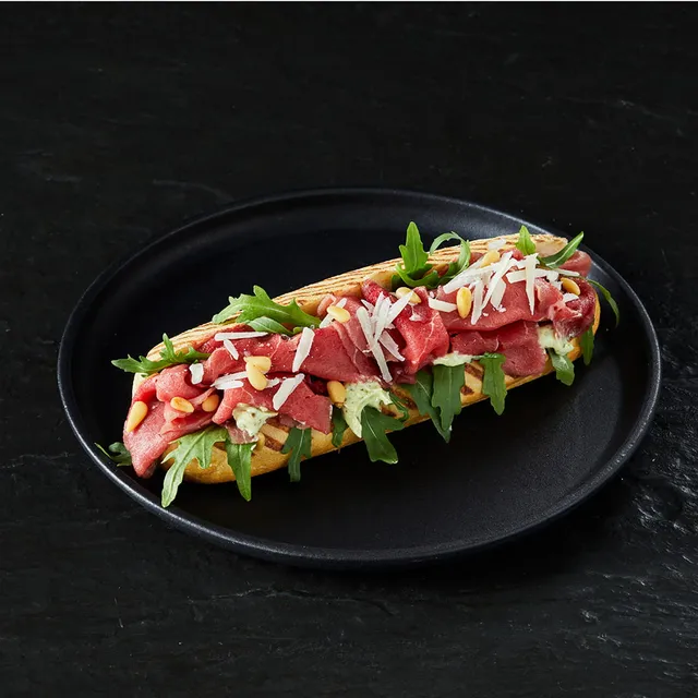 Rooster's Broodjes Carpaccio panino manzo pesto rucola