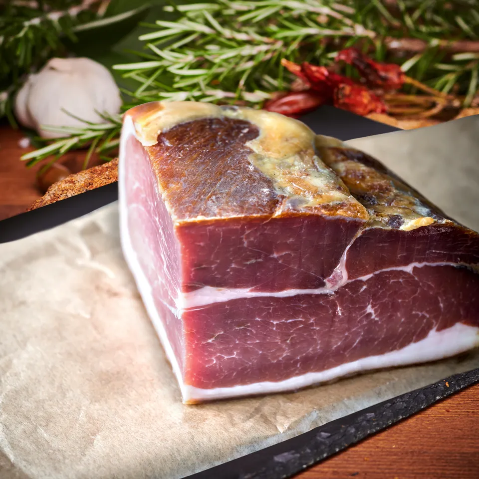 Tenuta Ara del Tufo Salumi Prosciutto di suino stagionato